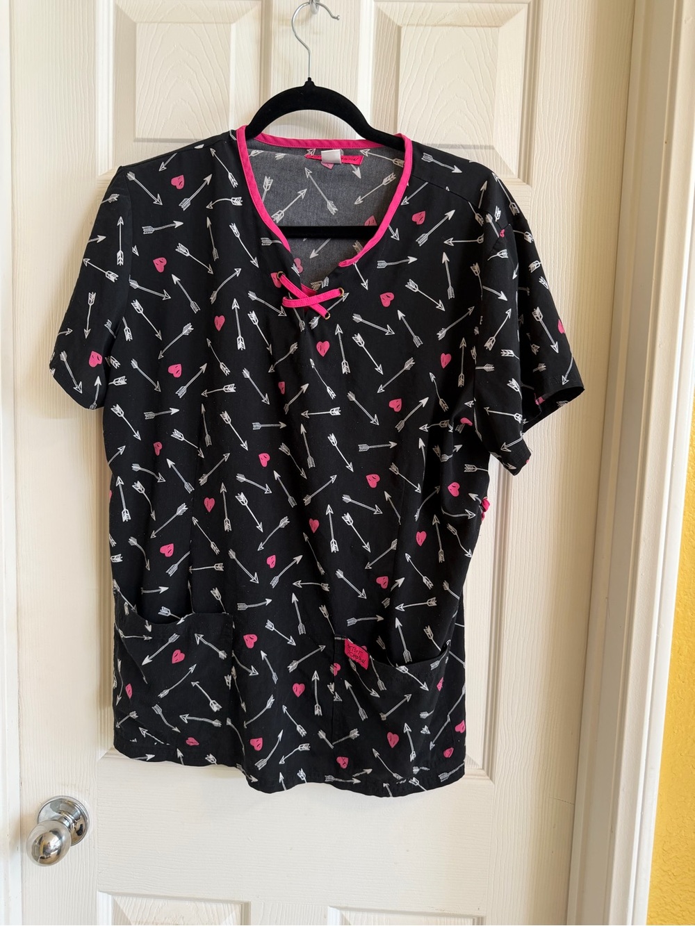 Betsey Johnson Black Scrub Top with Pink Hearts & White Arrows